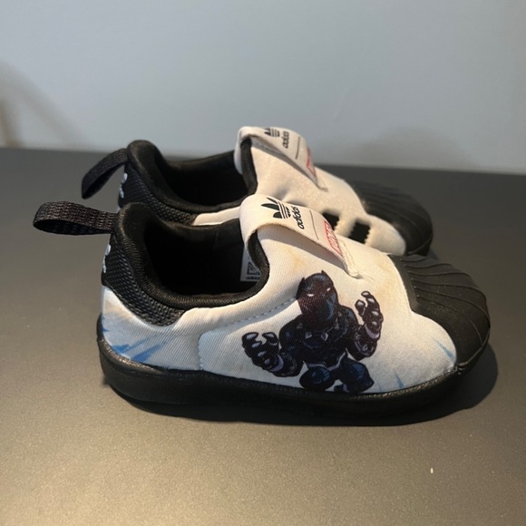 Adidas x marvel sneakers toddler size 6 preloved - Picture 3 of 6
